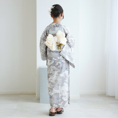 【ひよこ商店  高級変わり織 浴衣3点セット（ゆかた・帯・下駄） 銀灰色に菊爛漫】ジュニア・低身長コーデ 女の子 140-150cm 国産生地 国内染色（6538265701）