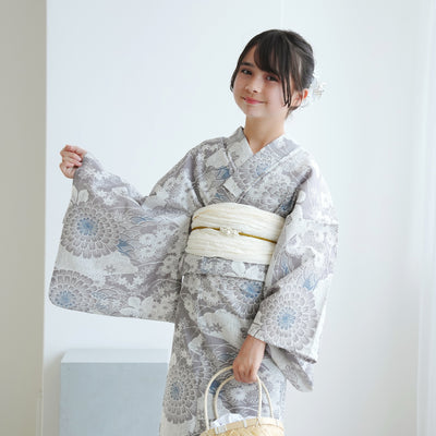 【ひよこ商店  高級変わり織 浴衣3点セット（ゆかた・帯・下駄） 銀灰色に菊爛漫】ジュニア・低身長コーデ 女の子 140-150cm 国産生地 国内染色（6538265701）