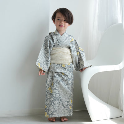 【utatane×注染工房 kids 日本製小幅生地使用 子供浴衣3点セット（ゆかた・帯・下駄） 男の子 グレーに黄色の裂取 】 国産 （6562190201）