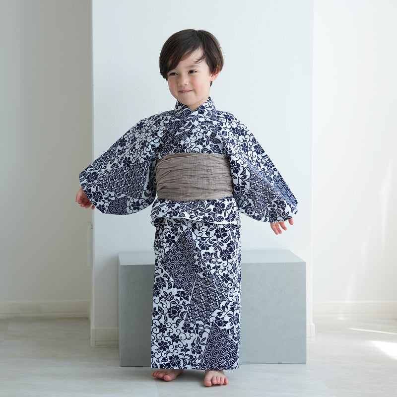 【utatane×注染工房 kids 日本製小幅生地使用 子供浴衣3点セット（ゆかた・帯・下駄） 男の子  紺の裂取 】 国産 （6562190301）