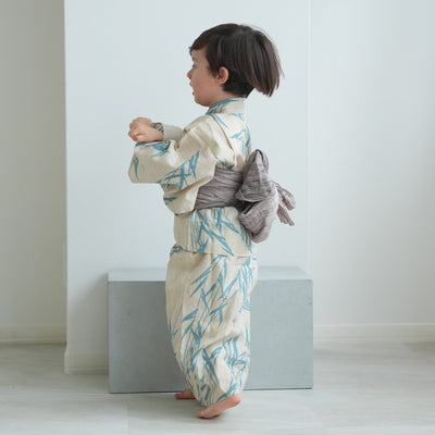 【utatane×注染工房 kids 日本製小幅生地使用 子供浴衣3点セット（ゆかた・帯・下駄） 男の子  先染めベージュにミントつばめ 】 国産 （6562190401）