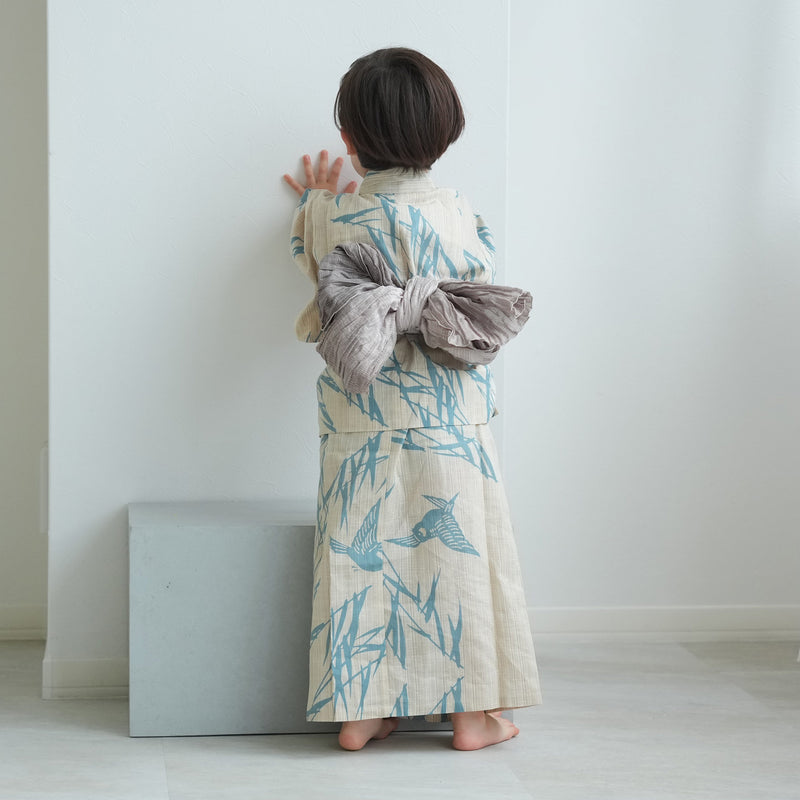 【utatane×注染工房 kids 日本製小幅生地使用 子供浴衣3点セット（ゆかた・帯・下駄） 男の子  先染めベージュにミントつばめ 】 国産 （6562190401）