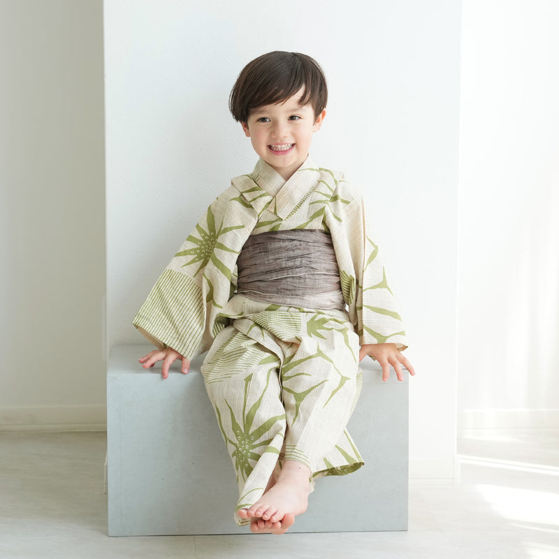 【utatane×注染工房 kids 日本製小幅生地使用 子供浴衣3点セット（ゆかた・帯・下駄） 男の子  先染めベージュに抹茶の麻の葉 】 国産 （6562190701）