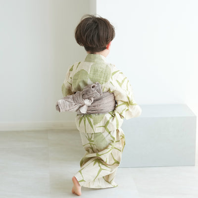 【utatane×注染工房 kids 日本製小幅生地使用 子供浴衣3点セット（ゆかた・帯・下駄） 男の子  先染めベージュに抹茶の麻の葉 】 国産 （6562190701）