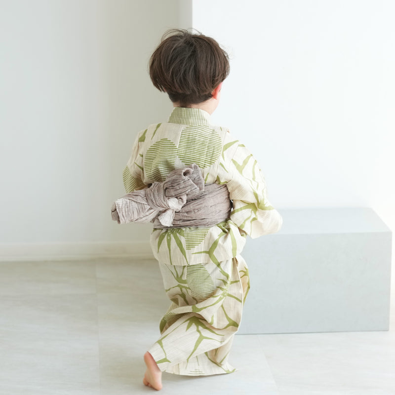 【utatane×注染工房 kids 日本製小幅生地使用 子供浴衣3点セット（ゆかた・帯・下駄） 男の子  先染めベージュに抹茶の麻の葉 】 国産 （6562190701）