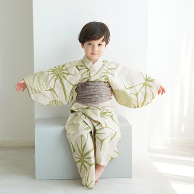 【utatane×注染工房 kids 日本製小幅生地使用 子供浴衣3点セット（ゆかた・帯・下駄） 男の子  先染めベージュに抹茶の麻の葉 】 国産 （6562190701）