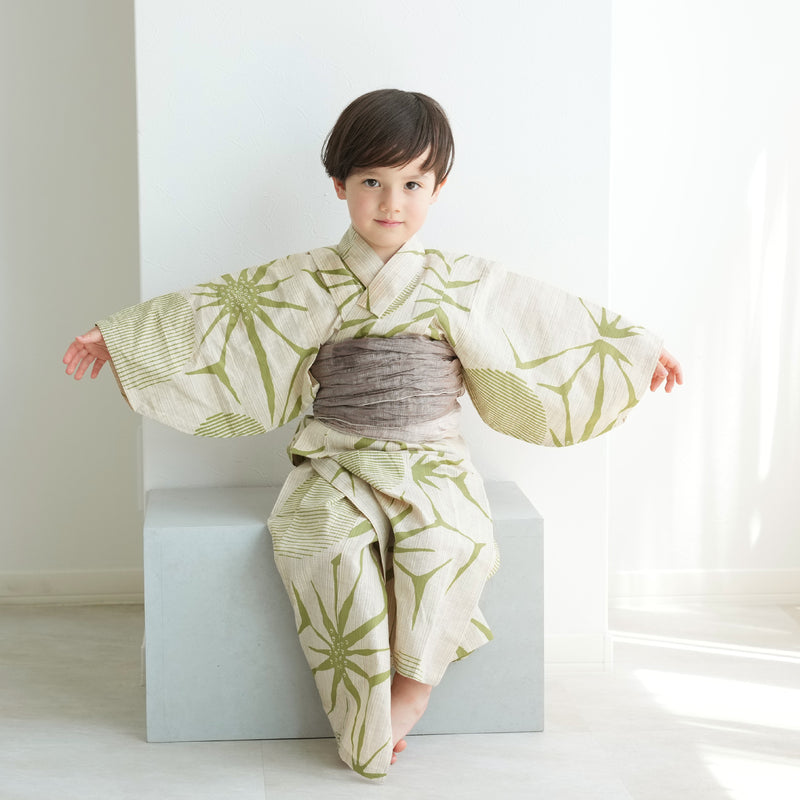【utatane×注染工房 kids 日本製小幅生地使用 子供浴衣3点セット（ゆかた・帯・下駄） 男の子  先染めベージュに抹茶の麻の葉 】 国産 （6562190701）