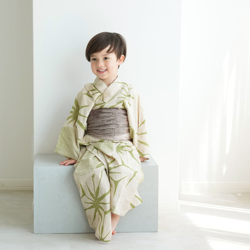 【utatane×注染工房 kids 日本製小幅生地使用 子供浴衣3点セット（ゆかた・帯・下駄） 男の子  先染めベージュに抹茶の麻の葉 】 国産 （6562190701）