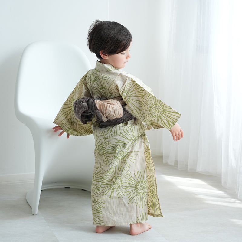 【utatane×注染工房 kids 日本製小幅生地使用 子供浴衣3点セット（ゆかた・帯・下駄） 男の子  先染めベージュにはじける抹茶】 国産 （6562190901）