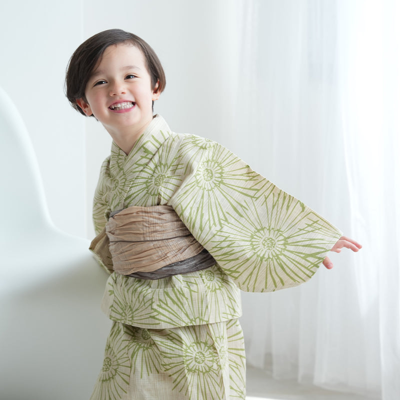 【utatane×注染工房 kids 日本製小幅生地使用 子供浴衣3点セット（ゆかた・帯・下駄） 男の子  先染めベージュにはじける抹茶】 国産 （6562190901）