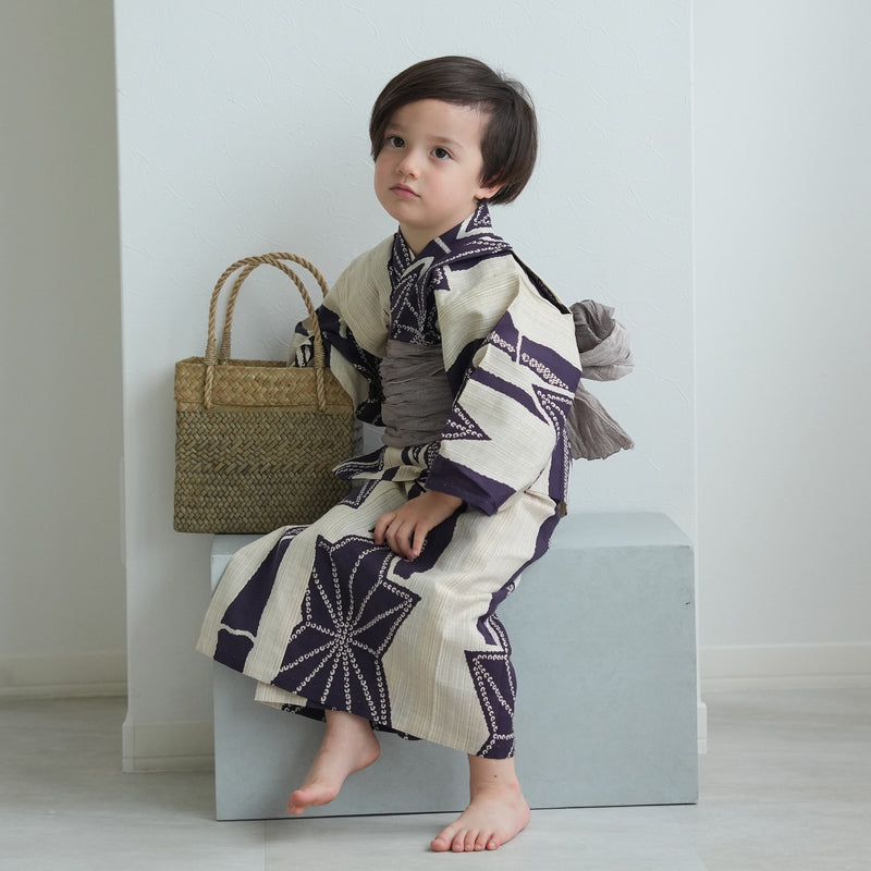 【utatane×注染工房 kids 日本製小幅生地使用 子供浴衣3点セット（ゆかた・帯・下駄） 男の子  先染めベージュに紫麻の葉】 国産 （6562191201）