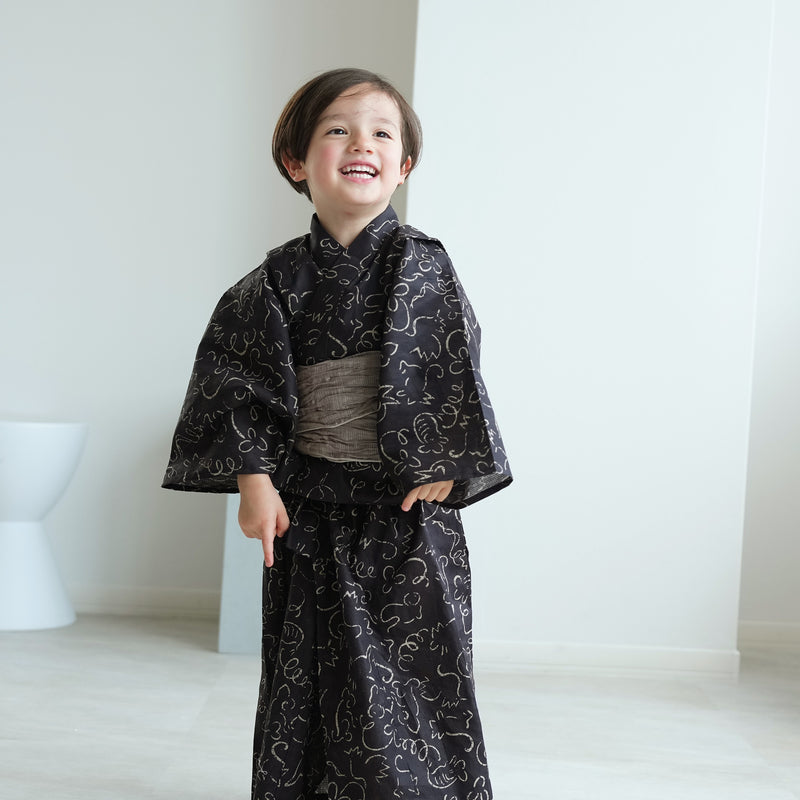 【ニコアンティーク kids 高級変わり織 子供浴衣3点セット（ゆかた・帯・下駄）男の子 墨黒に干支】 キッズ浴衣 国産生地 国内染色 （6562270701）