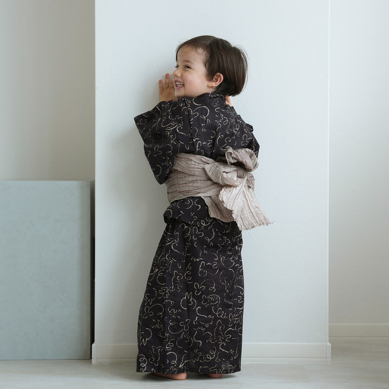 【ニコアンティーク kids 高級変わり織 子供浴衣3点セット（ゆかた・帯・下駄）男の子 墨黒に干支】 キッズ浴衣 国産生地 国内染色 （6562270701）