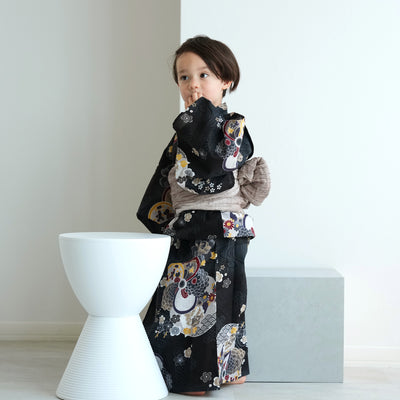 【ニコアンティーク kids 高級変わり織 子供浴衣3点セット（ゆかた・帯・下駄）男の子 大正浪漫ブラックに夢幻ねじり梅】 キッズ浴衣 国産生地 国内染色 （6562281701）