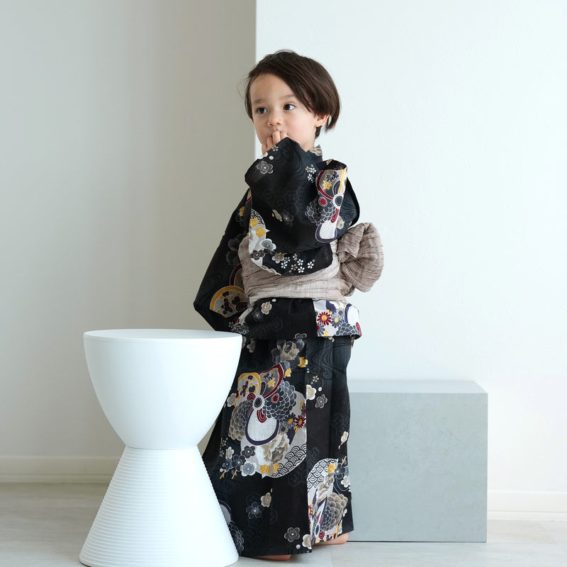 【ニコアンティーク kids 高級変わり織 子供浴衣3点セット（ゆかた・帯・下駄）男の子 大正浪漫ブラックに夢幻ねじり梅】 キッズ浴衣 国産生地 国内染色 （6562281701）