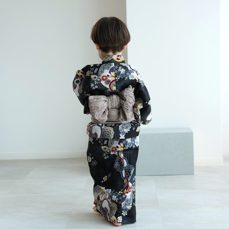 【ニコアンティーク kids 高級変わり織 子供浴衣3点セット（ゆかた・帯・下駄）男の子 大正浪漫ブラックに夢幻ねじり梅】 キッズ浴衣 国産生地 国内染色 （6562281701）
