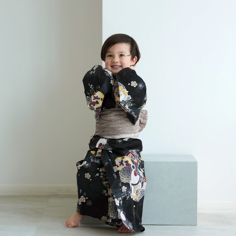【ニコアンティーク kids 高級変わり織 子供浴衣3点セット（ゆかた・帯・下駄）男の子 大正浪漫ブラックに夢幻ねじり梅】 キッズ浴衣 国産生地 国内染色 （6562281701）