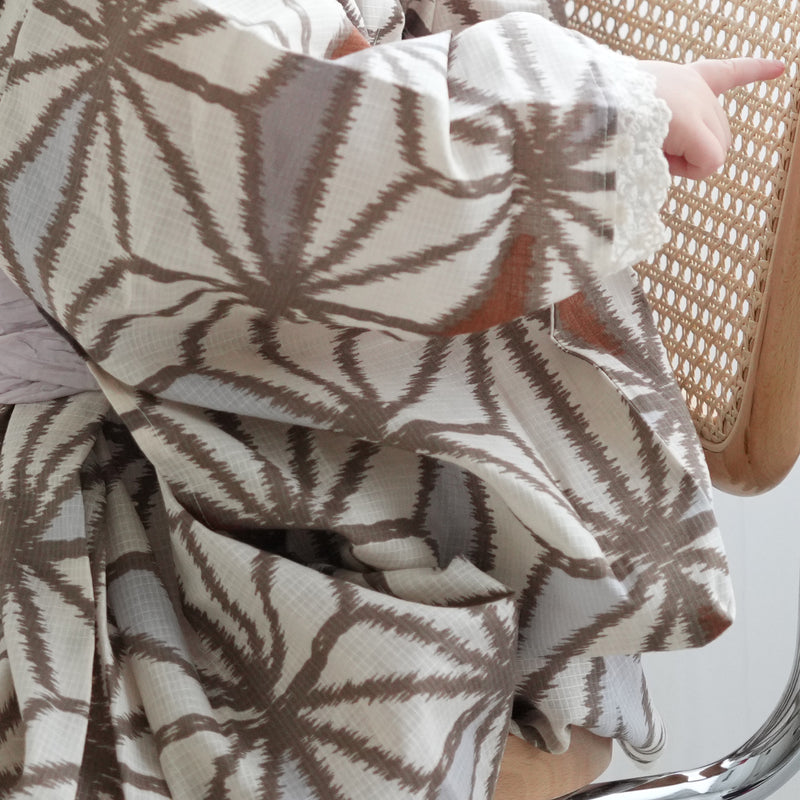 【ひよこ商店  高級変わり織 子供浴衣ドレス2点セット ブラウン麻の葉】レース付き 浴衣ワンピース/兵児帯 女の子 110cm（6600214401）