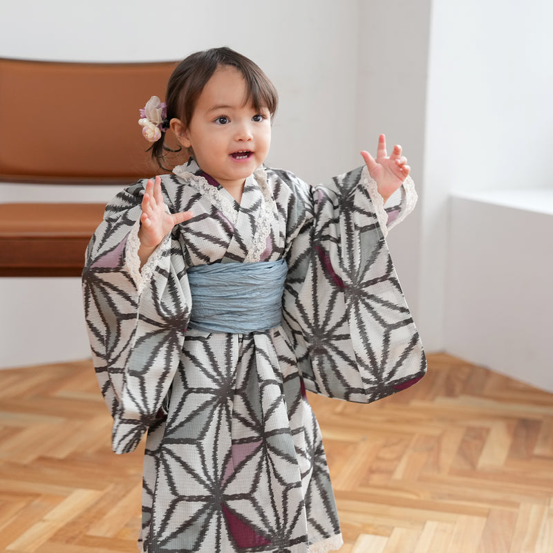 【ひよこ商店  高級変わり織 子供浴衣ドレス2点セット グレー麻の葉】レース付き 浴衣ワンピース/兵児帯 女の子 100-120cm（6600214501）