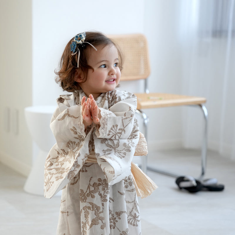 【ひよこ商店  高級変わり織 子供浴衣ドレス2点セット クリームにベージュの花と実】レース付き 浴衣ワンピース/兵児帯 女の子 120cm（6600240601）