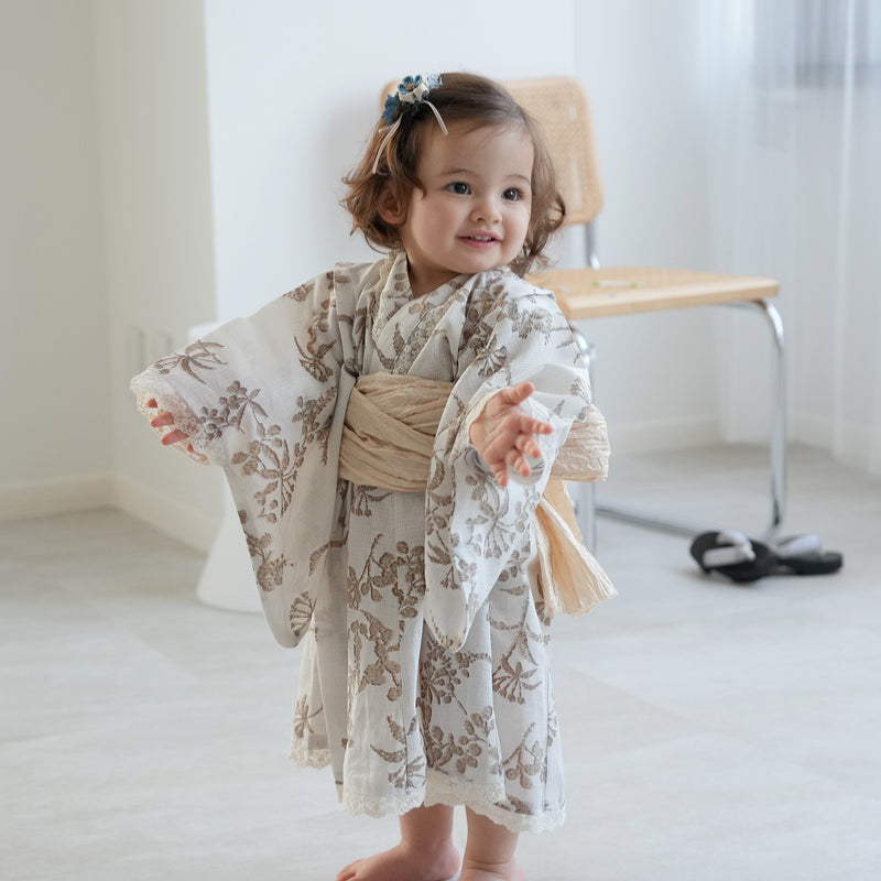 【ひよこ商店  高級変わり織 子供浴衣ドレス2点セット クリームにベージュの花と実】レース付き 浴衣ワンピース/兵児帯 女の子 120cm（6600240601）