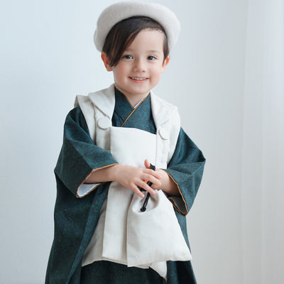 【七五三着物 3歳 男の子 被布セット】販売品 象牙色ジャガード×深緑ダマスク ひよこ商店 ベレー帽つき（6716606400）