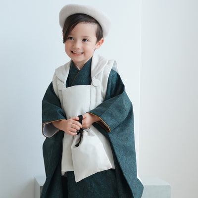 【七五三着物 3歳 男の子 被布セット】販売品 象牙色ジャガード×深緑ダマスク ひよこ商店 ベレー帽つき（6716606400）