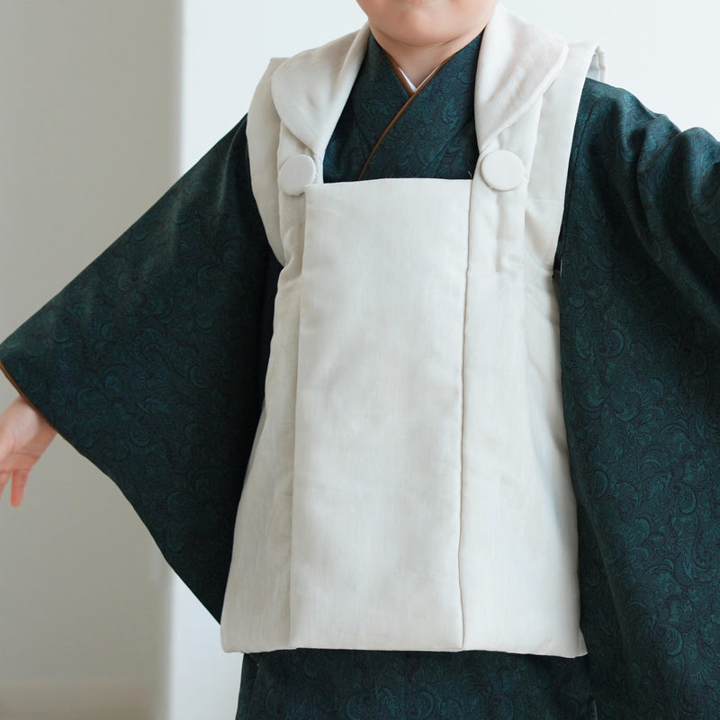 【七五三着物 3歳 男の子 被布セット】販売品 象牙色ジャガード×深緑ダマスク ひよこ商店 ベレー帽つき（6716606400）