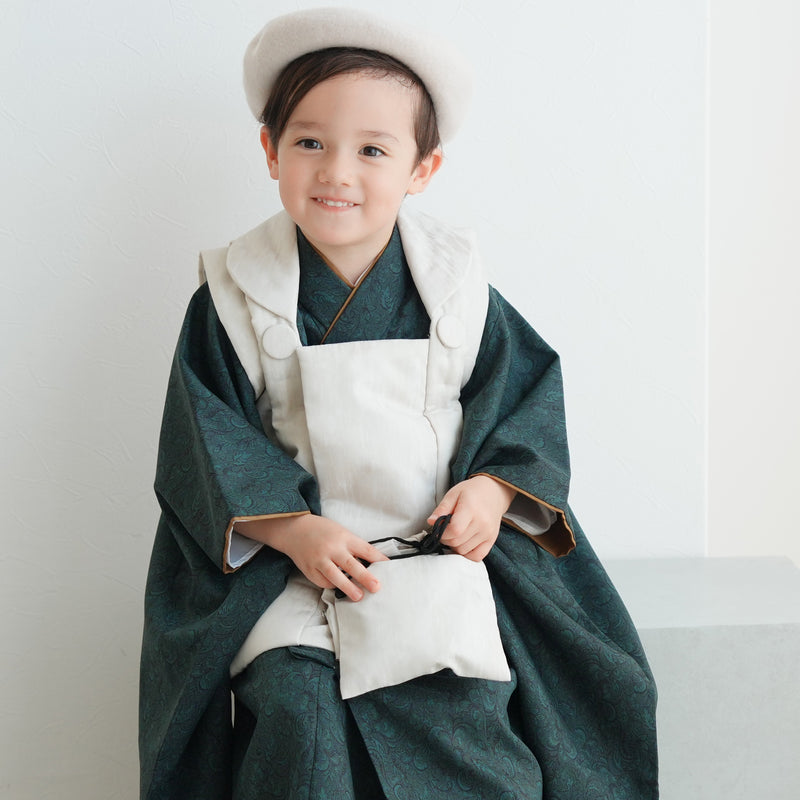 【七五三着物 3歳 男の子 被布セット】販売品 象牙色ジャガード×深緑ダマスク ひよこ商店 ベレー帽つき（6716606400）