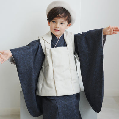 【七五三着物 3歳 男の子 被布セット】販売品 象牙色ジャガード×藍鉄ダマスク ひよこ商店 ベレー帽つき（6716606500）