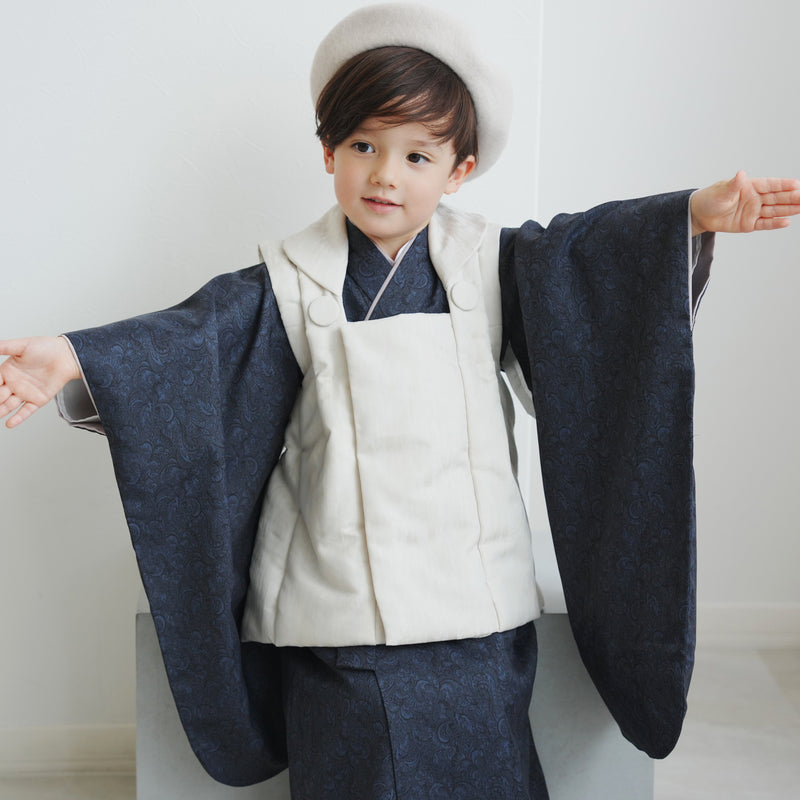 【七五三着物 3歳 男の子 被布セット】販売品 象牙色ジャガード×藍鉄ダマスク ひよこ商店 ベレー帽つき（6716606500）