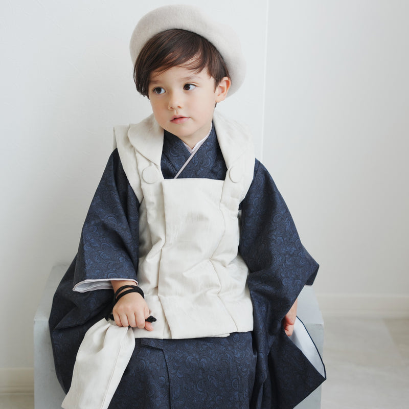 【七五三着物 3歳 男の子 被布セット】販売品 象牙色ジャガード×藍鉄ダマスク ひよこ商店 ベレー帽つき（6716606500）