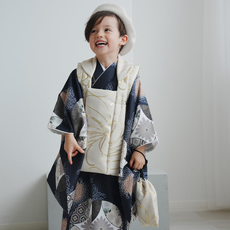 【七五三着物 3歳 男の子 被布セット】販売品 ベージュ金彩×ネイビー七宝 ひよこ商店 ベレー帽つき（6716606800）