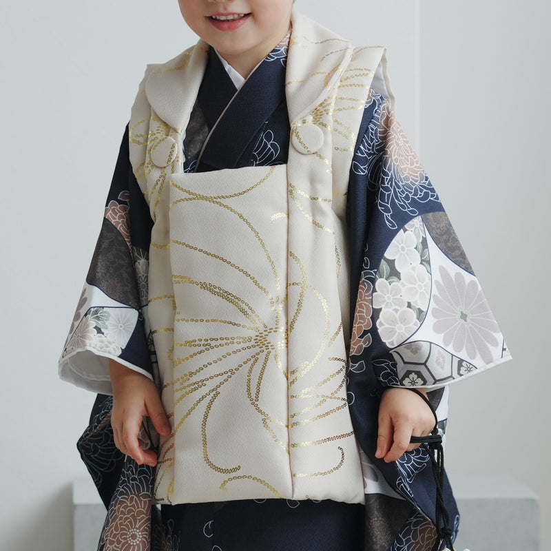 【七五三着物 3歳 男の子 被布セット】販売品 ベージュ金彩×ネイビー七宝 ひよこ商店 ベレー帽つき（6716606800）