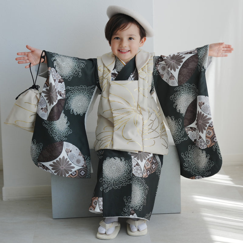 【七五三着物 3歳 男の子 被布セット】販売品 ベージュ金彩×グリーン七宝 ひよこ商店 ベレー帽つき（6716606900）