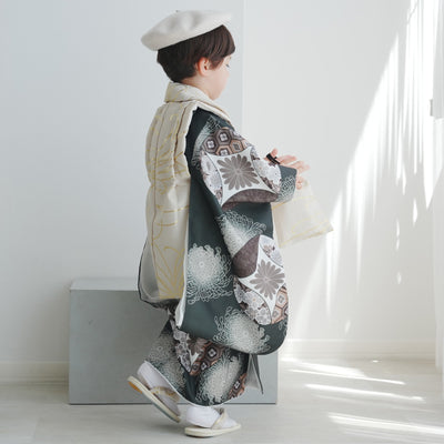 【七五三着物 3歳 男の子 被布セット】販売品 ベージュ金彩×グリーン七宝 ひよこ商店 ベレー帽つき（6716606900）