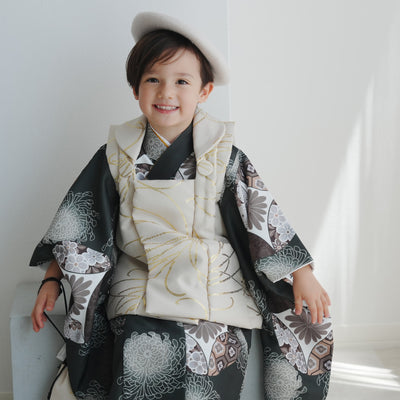 【七五三着物 3歳 男の子 被布セット】販売品 ベージュ金彩×グリーン七宝 ひよこ商店 ベレー帽つき（6716606900）