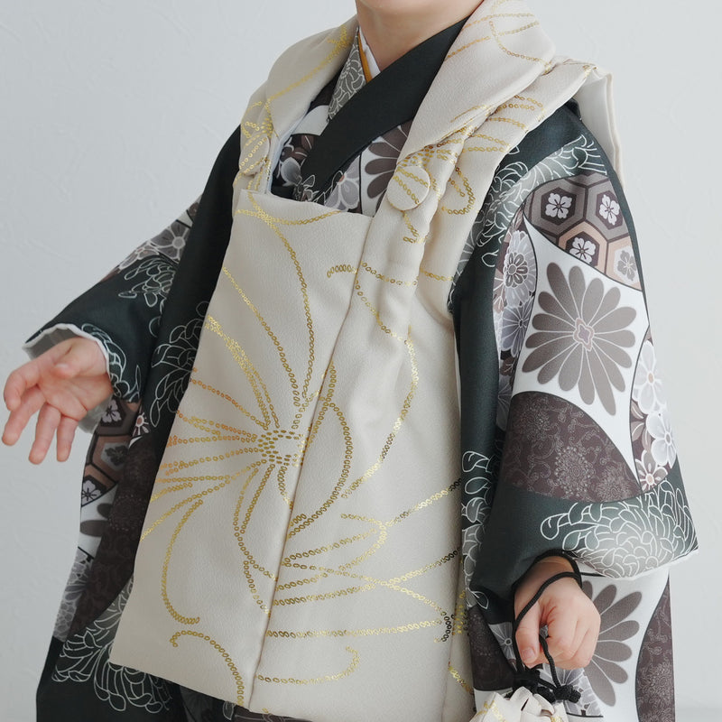 【七五三着物 3歳 男の子 被布セット】販売品 ベージュ金彩×グリーン七宝 ひよこ商店 ベレー帽つき（6716606900）