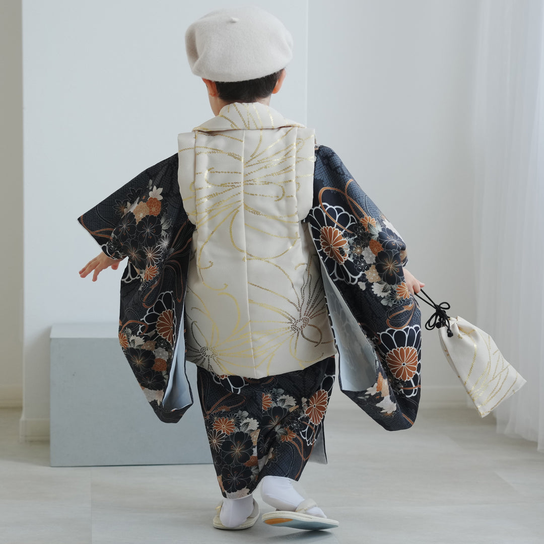 七五三着物 3歳 男の子 被布セット】販売品 ベージュ金彩×墨黒の菊重ね