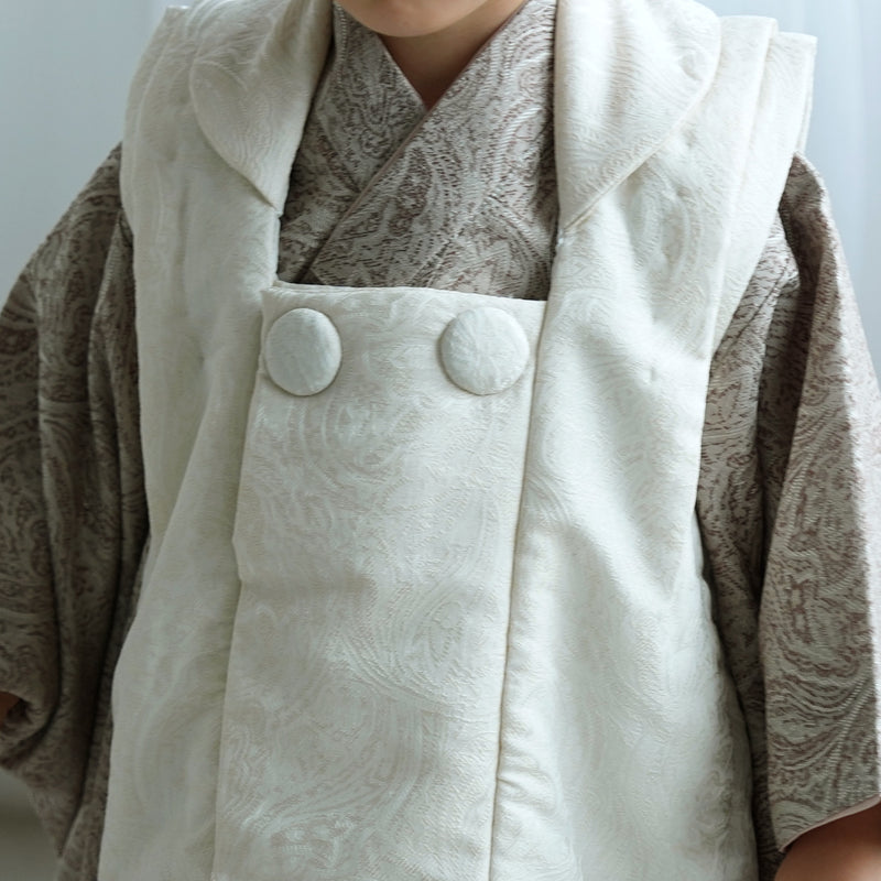【七五三着物 3歳 男の子 被布セット】販売品 子供  三つ身 お祝い着  ジャガードペイズリー オフホワイト×ベージュ（6716607200）