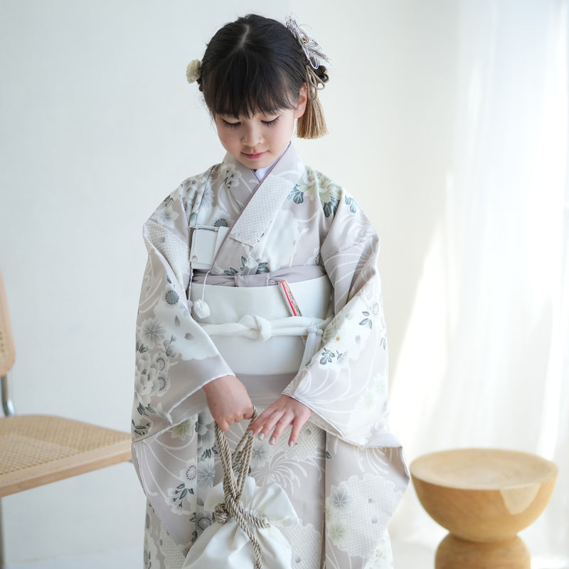 七五三 7歳 女の子 ひよこ商店 着物 日本製作り帯 子供 kids 四つ身 お祝い着 グレージュ雪輪（6728609000）