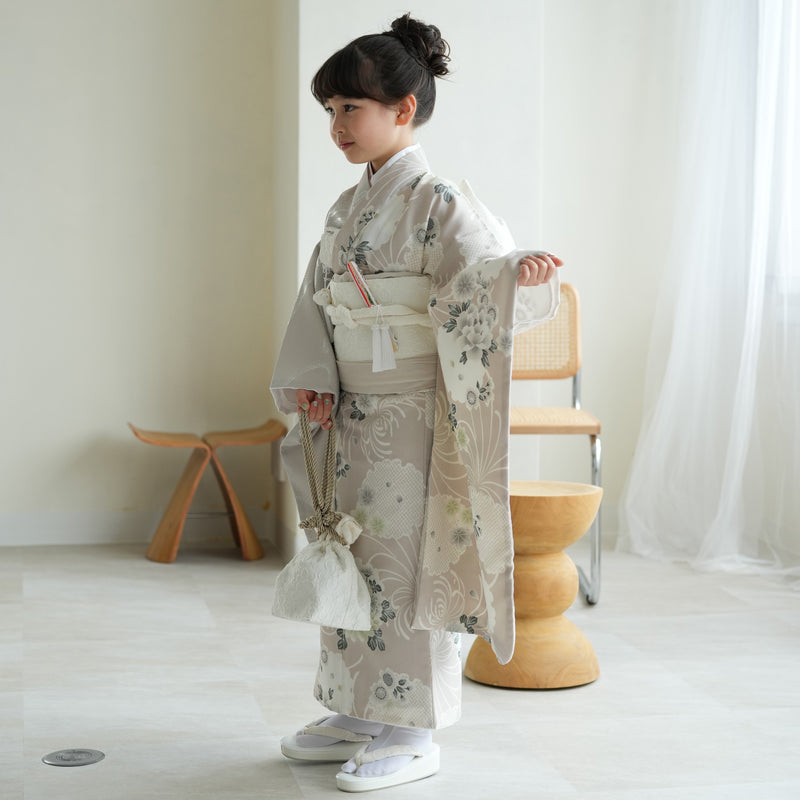 七五三 7歳 女の子 ひよこ商店 着物 日本製作り帯 子供 kids 四つ身 お祝い着 半身 アイスグレー銀彩×グレージュ雪輪（6728610600）