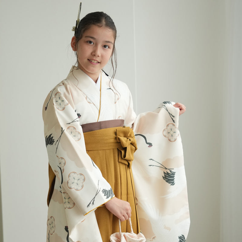 【ジュニア袴 2点セット エクリュベージュ吉祥鶴】 販売品 小学生袴   低身長さんも 袴83cm（身長138-145cm）袴87cm（身長145-152cm） 重ね衿縫い付済 ひよこ商店（6730724901）