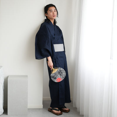【高級変わり織 メンズ浴衣3点セット ( ゆかた・帯・下駄 )  紺に紗綾形】日本製角帯  国産生地 国内染色  キシダイキ (@daiki_kishi_) さん着用！（7361726001）