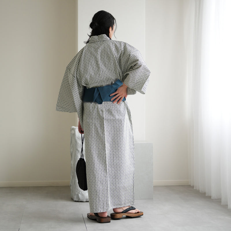 【高級変わり織 メンズ浴衣3点セット ( ゆかた・帯・下駄 )  白黒の幾何学】日本製角帯  国産生地 国内染色 キシダイキ(@daiki_kishi_)さん着用！ （7361726201）
