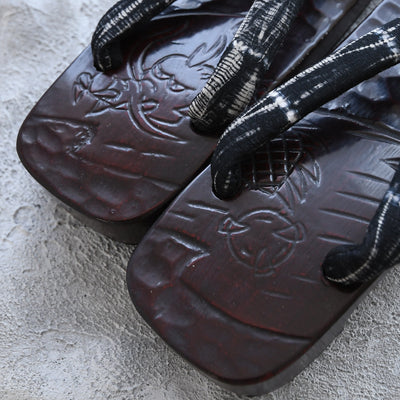 【メンズ下駄 ニコアンティーク 鎌倉彫  LLサイズ 龍】単品 日本製 男性  伝統工芸 和装小物（7383601300）