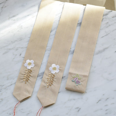 【腰紐 3本セット（百合・朝顔・さくら）】刺繍入り ナチュラルベージュ 着付け小物 並幅 並尺 みんなと違うデザインで紛失防止にも（7791604800）