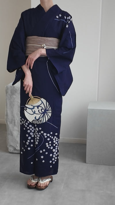 【utatane 京鹿の子絞り/有松染め  浴衣3点セット ( ゆかた・帯・下駄 ) 紺地に流水】フリーサイズ 特選シリーズ 伝統工芸 （5010229412）