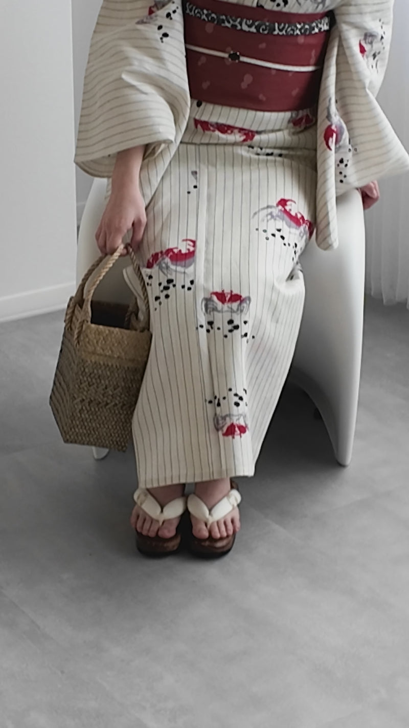 【utatane × 注染工房 浴衣3点セット（ゆかた・帯・下駄）等間しじら　赤とグレーの小さな蟹】フリーサイズ  日本製 小幅生地使用 特選シリーズ 注染 本染め  手縫い併用国内縫製 奈良の職人さんの手染め （5010264211）