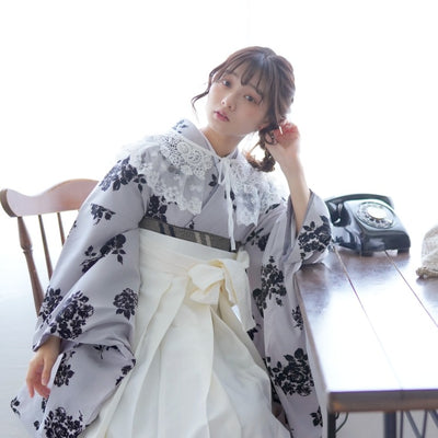 商品コード：1020699111 / 【レンタル品】かぷり 2尺袖 袴 17点セット 91cm レース 華やか 可愛い系 花 グレー系（1枚目画像）